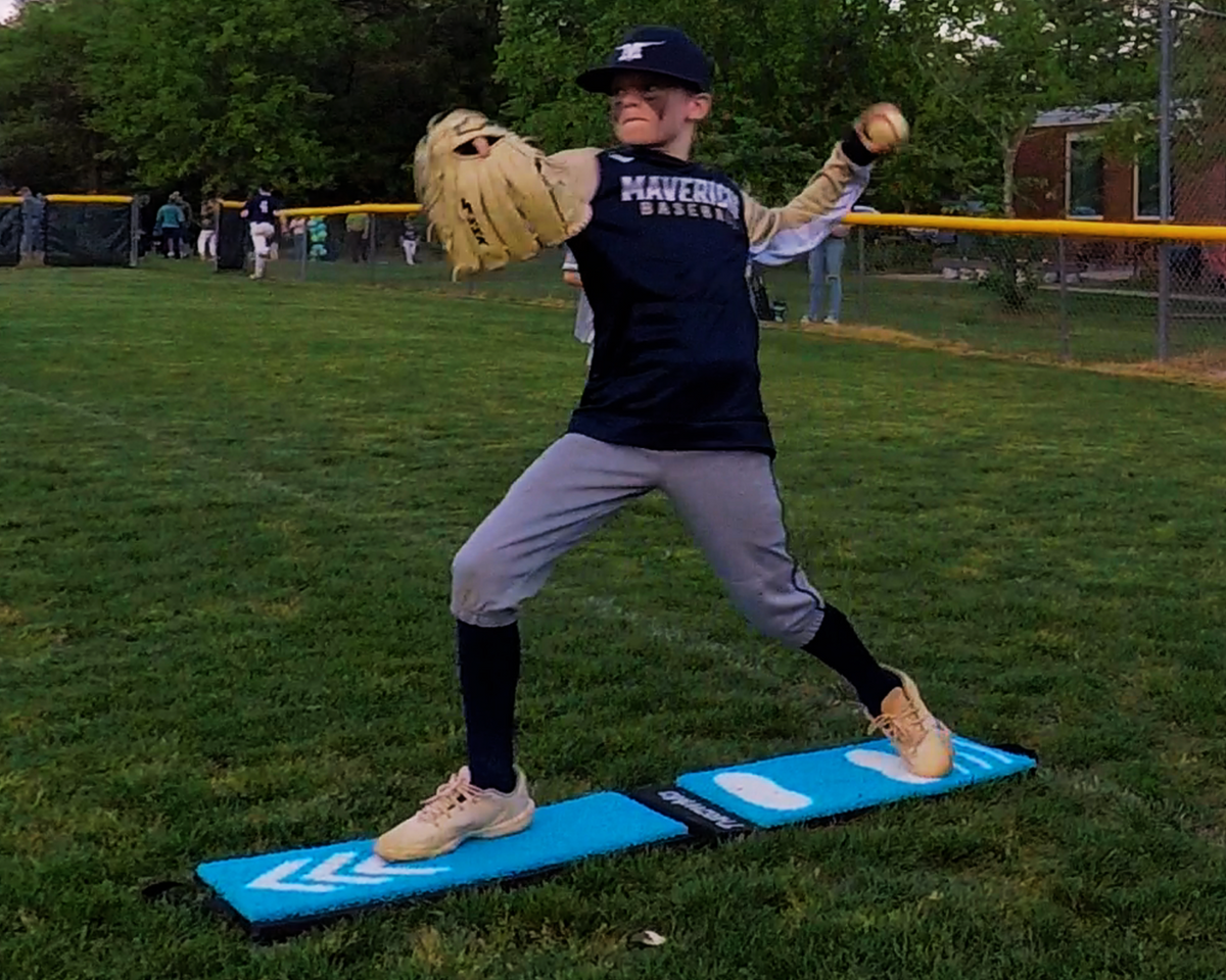 Point. Step Throw Visual ThrowMo · Stride On Line with Instant Tactile Feedback